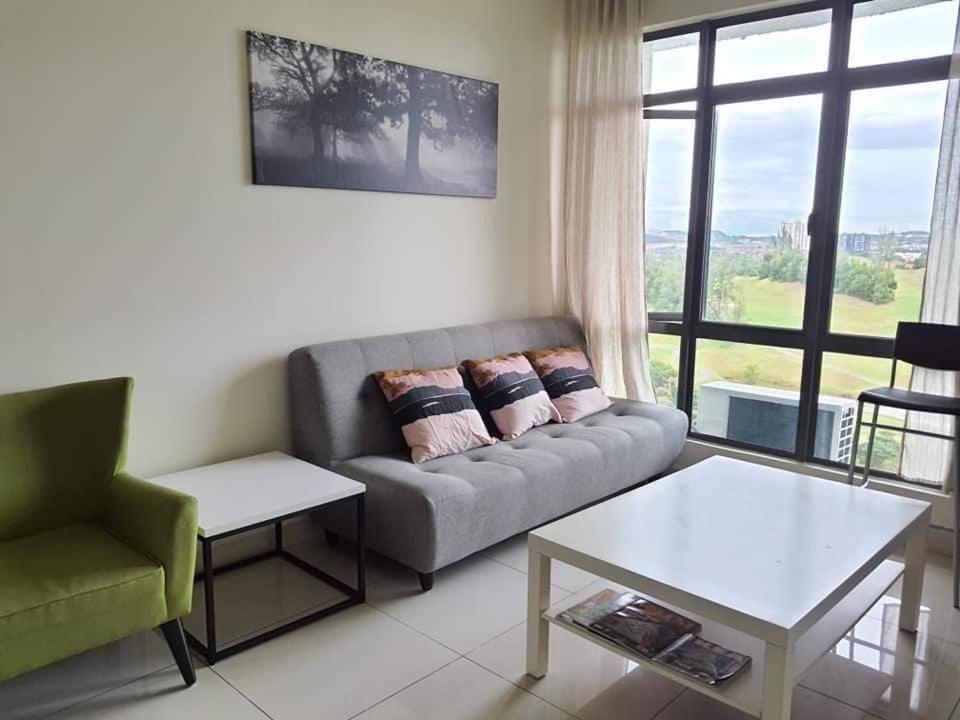 Arc Austin Hill Apartment Джохор Бахру Екстериор снимка
