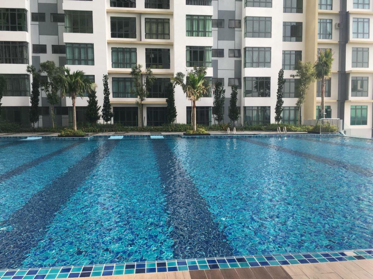 Arc Austin Hill Apartment Джохор Бахру Екстериор снимка